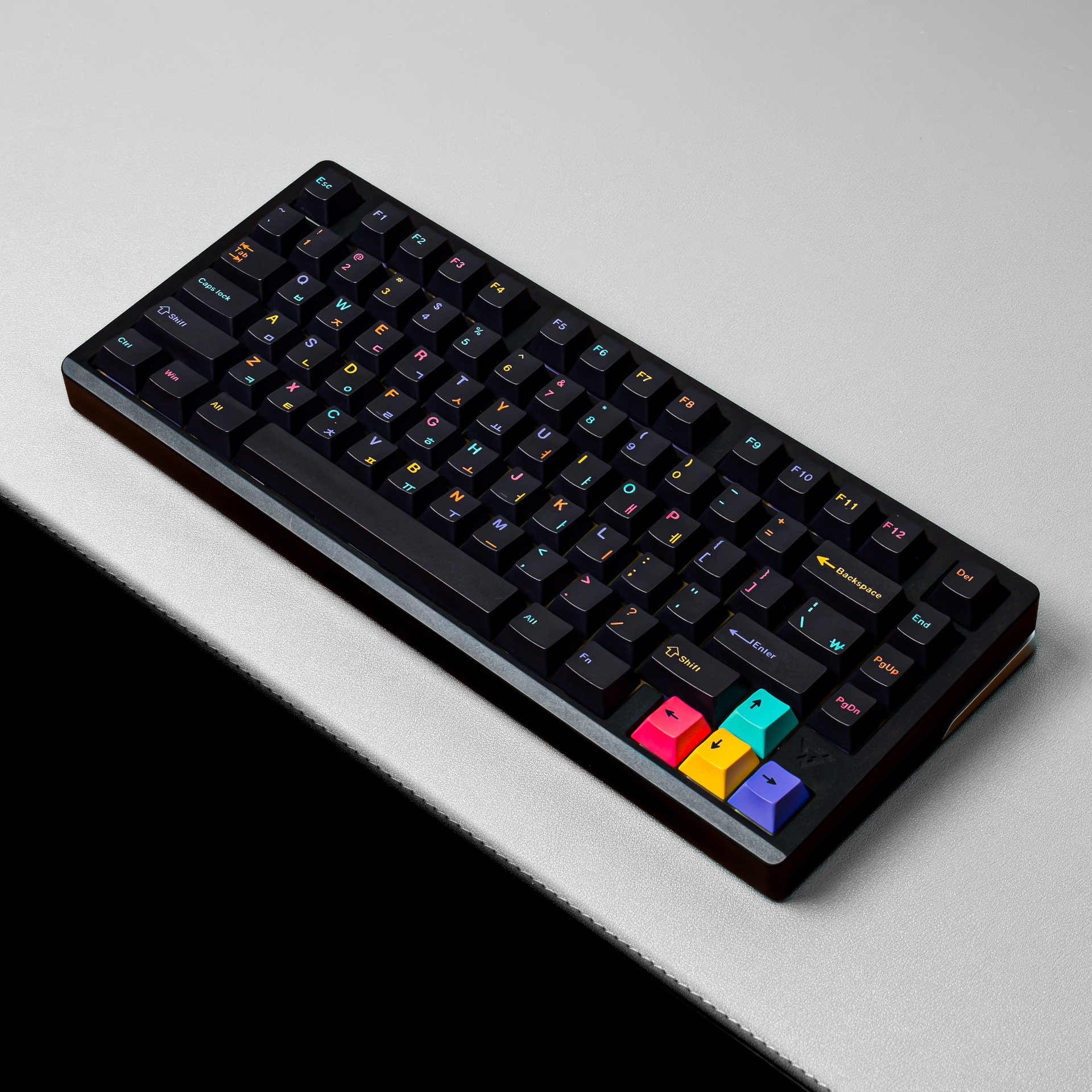 Keyboard Gaming Black - 143 คีย์ Creative Keycaps PBT โปรไฟล์เชอร์รี่สีดํา